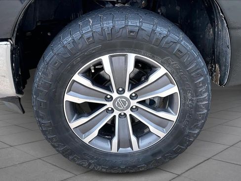 Used 2017 Nissan Titan SL image 10