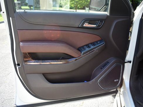Used 2015 Chevrolet Tahoe LTZ RWD image 16