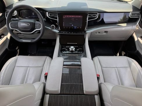 Used 2022 Jeep Wagoneer Series III AWD/4WD image 12