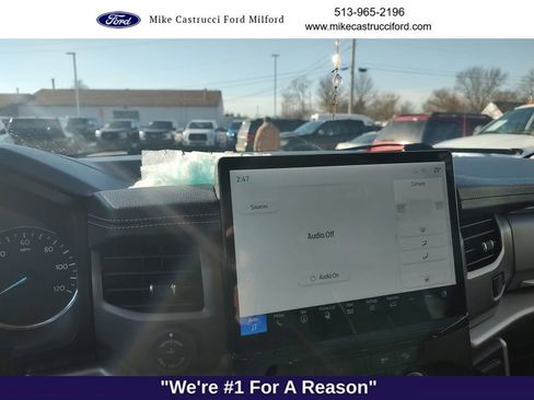 Used 2023 Ford Expedition XLT image 6