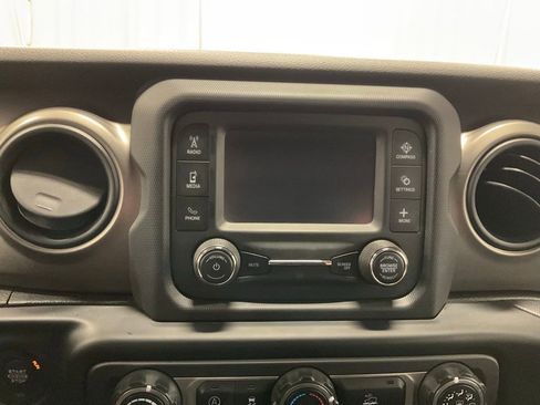 Used 2020 Jeep Gladiator Sport w/ Quick Order Package 24S image 17