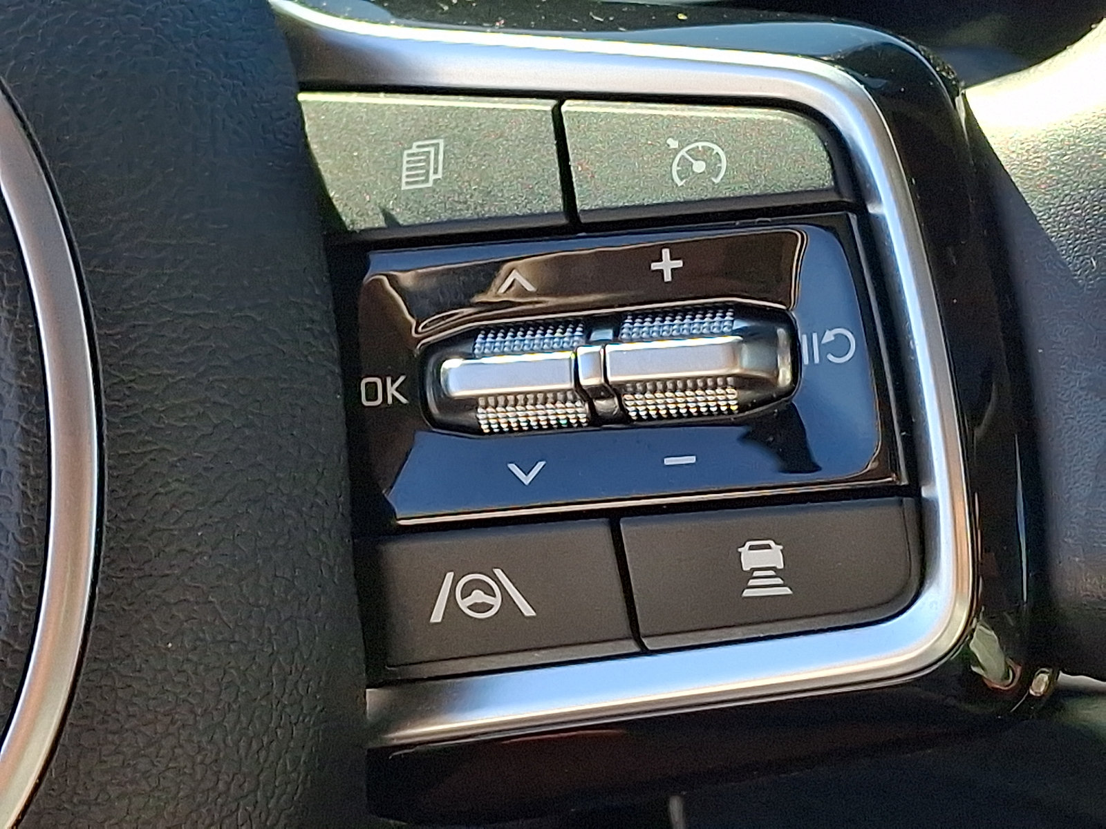 Used 2024 Kia Carnival SX Prestige FWD image 22