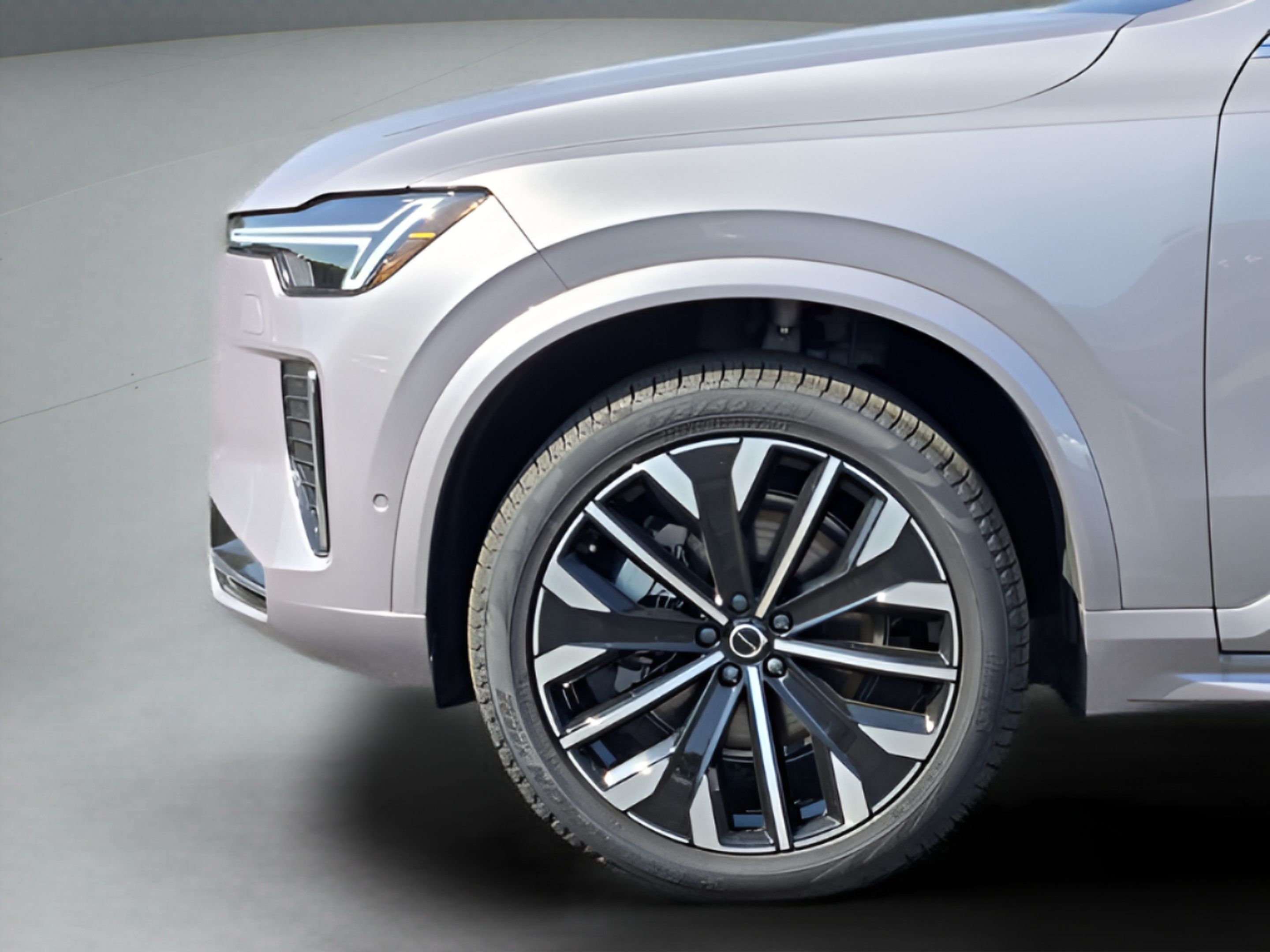 Certified 2026 Volvo XC90 B6 Plus w/ Protection Package Premier AWD/4WD image 32