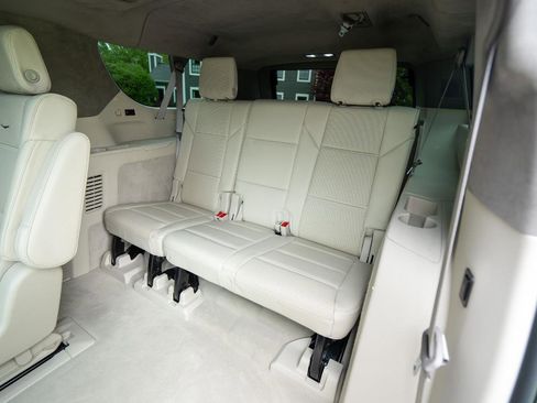 Used 2023 Cadillac Escalade ESV Sport Platinum AWD/4WD image 24
