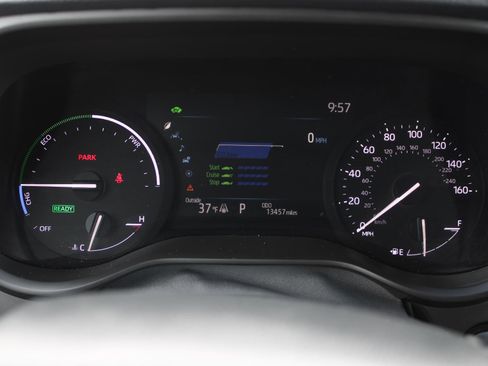 Used 2025 Toyota Sienna XLE AWD/4WD image 11