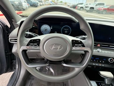Used 2024 Hyundai Elantra SEL FWD image 20