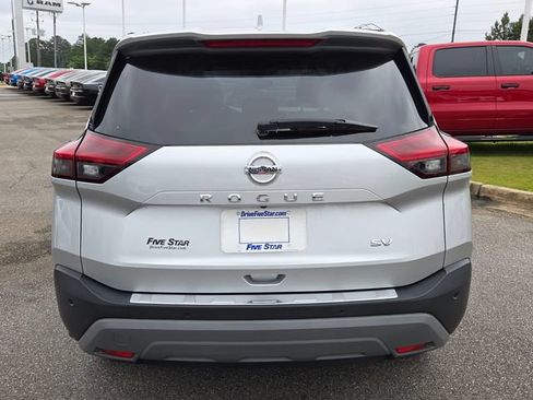 Used 2021 Nissan Rogue SV FWD image 11