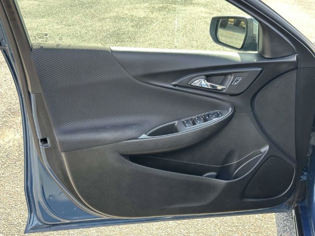 Used 2025 Chevrolet Malibu LT FWD image 13