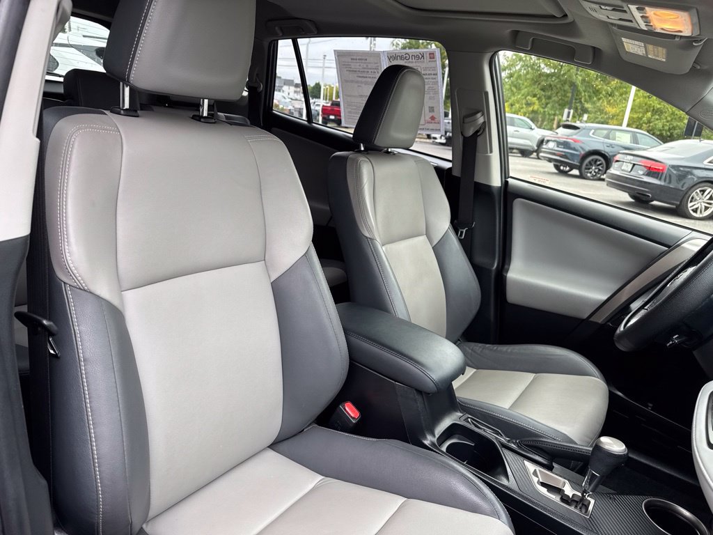 Used 2015 Toyota RAV4 Limited AWD/4WD image 35