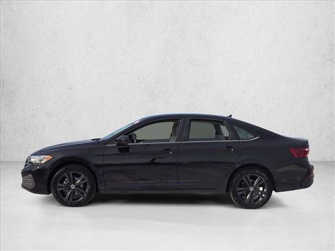 Used 2024 Volkswagen Jetta SE w/ Black Wheel Package image 9