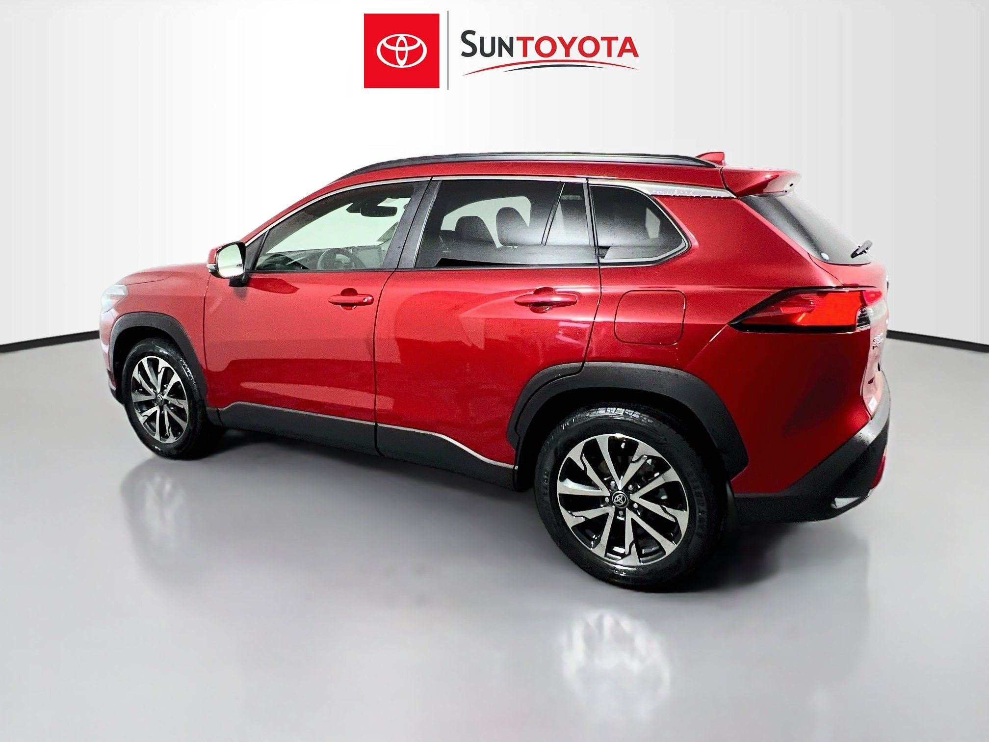 Used 2022 Toyota Corolla Cross XLE w/ Convenience Package FWD image 6