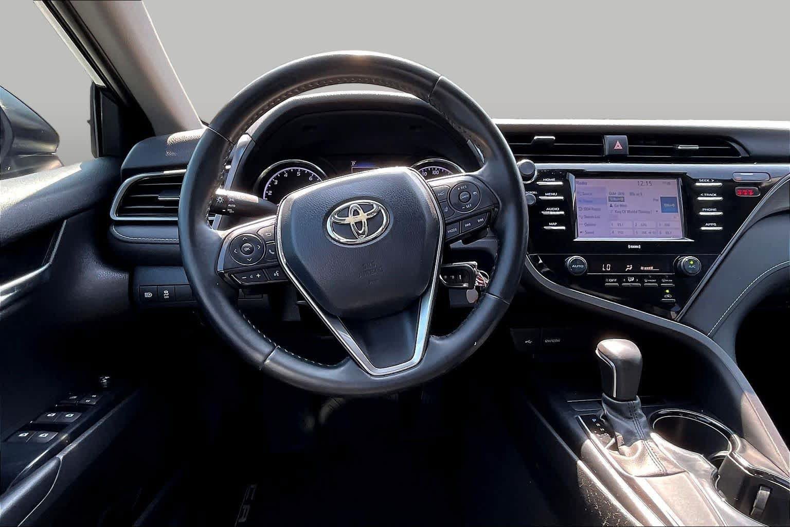 Used 2020 Toyota Camry SE FWD image 6