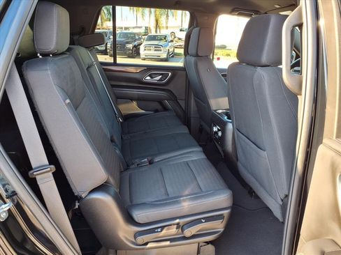 Used 2024 GMC Yukon SLE image 17