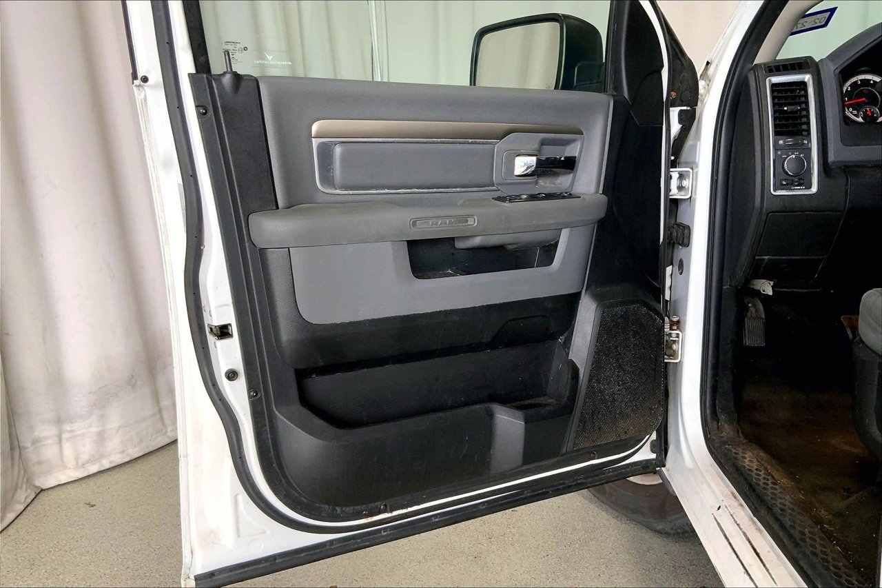 Used 2017 RAM 1500 Classic SLT RWD image 16