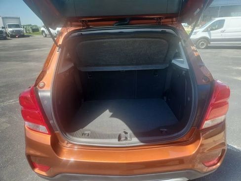 Used 2019 Chevrolet Trax LT w/ LT Convenience Package FWD image 6
