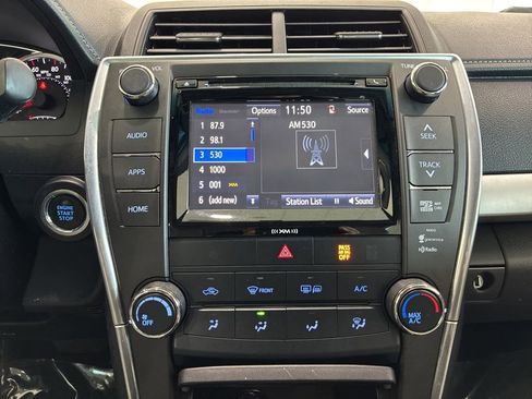 Used 2017 Toyota Camry SE w/ Moonroof Package image 23