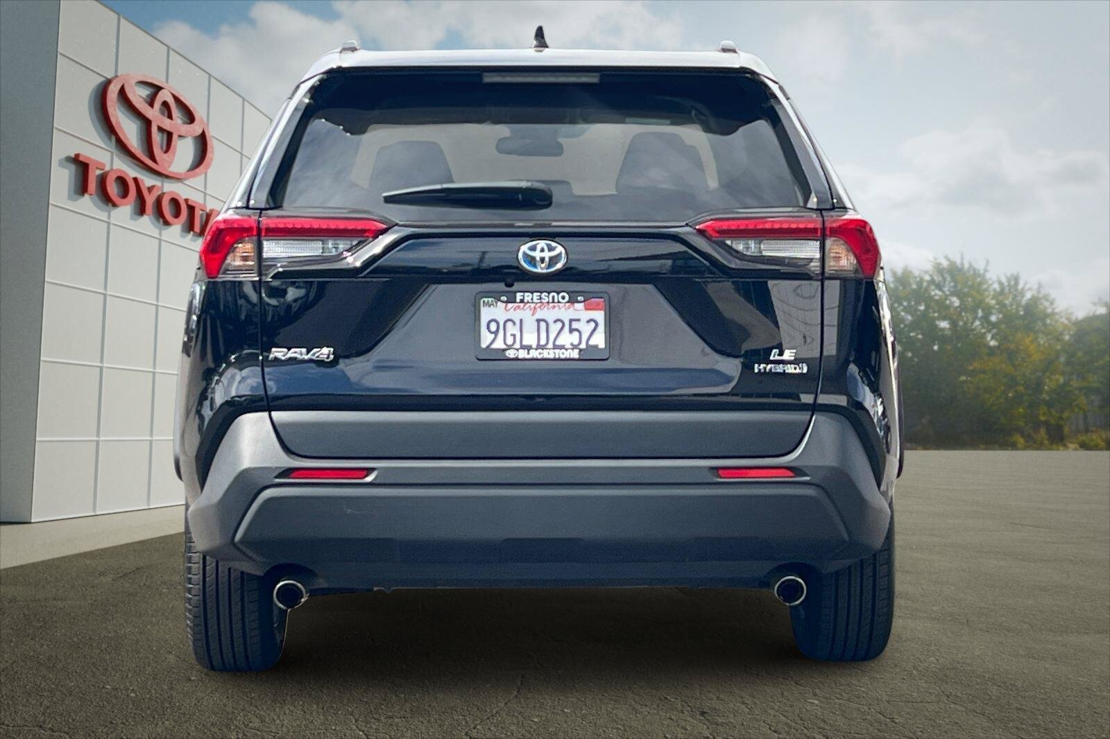 Certified 2023 Toyota RAV4 LE AWD/4WD image 4