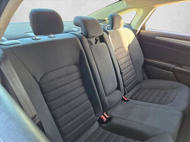 Used 2020 Ford Fusion SE FWD image 17