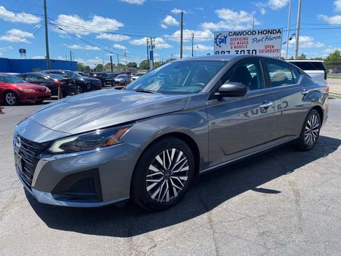 Used 2025 Nissan Altima 2.5 SV FWD image 6