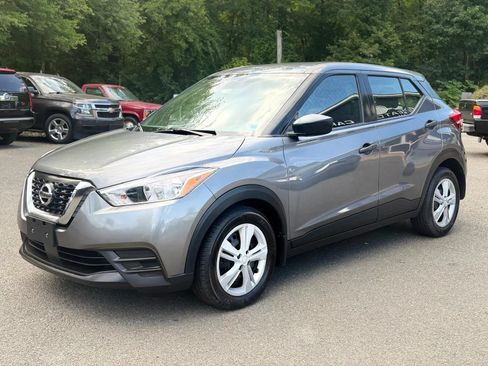Used 2020 Nissan Kicks S FWD image 3