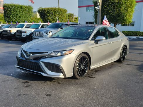 Used 2023 Toyota Camry XSE FWD image 6