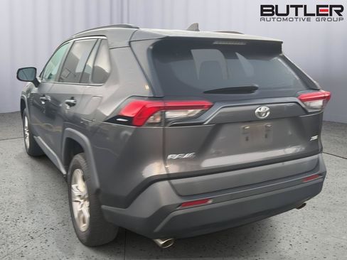 Used 2021 Toyota RAV4 XLE w/ Convenience Package FWD image 8