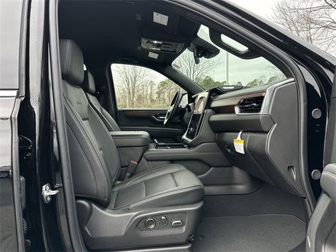 Used 2025 GMC Yukon XL Denali image 30
