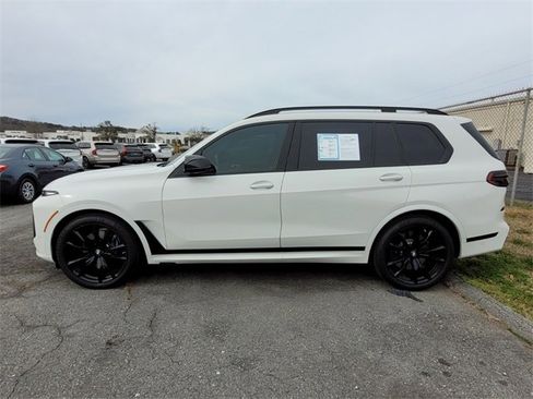 Used 2024 BMW X7 M60i image 2