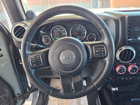 Used 2014 Jeep Wrangler Unlimited Sahara w/ Connectivity Group AWD/4WD image 14