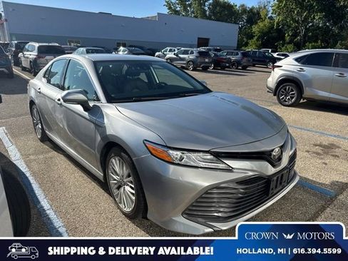 Used 2020 Toyota Camry XLE FWD image 1