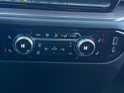 Used 2024 GMC Sierra 3500 SLT image 31