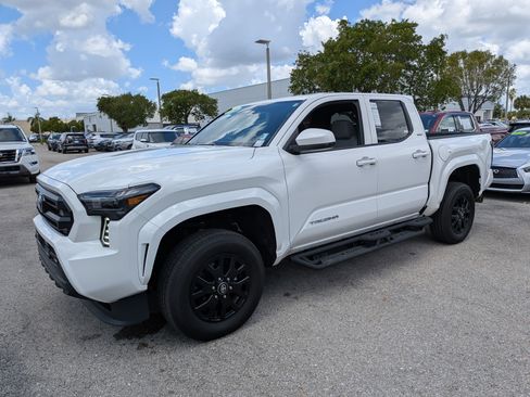 Used 2024 Toyota Tacoma SR5 RWD image 8