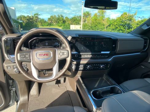 Used 2025 GMC Sierra 2500 SLT w/ SLT Premium Package image 7