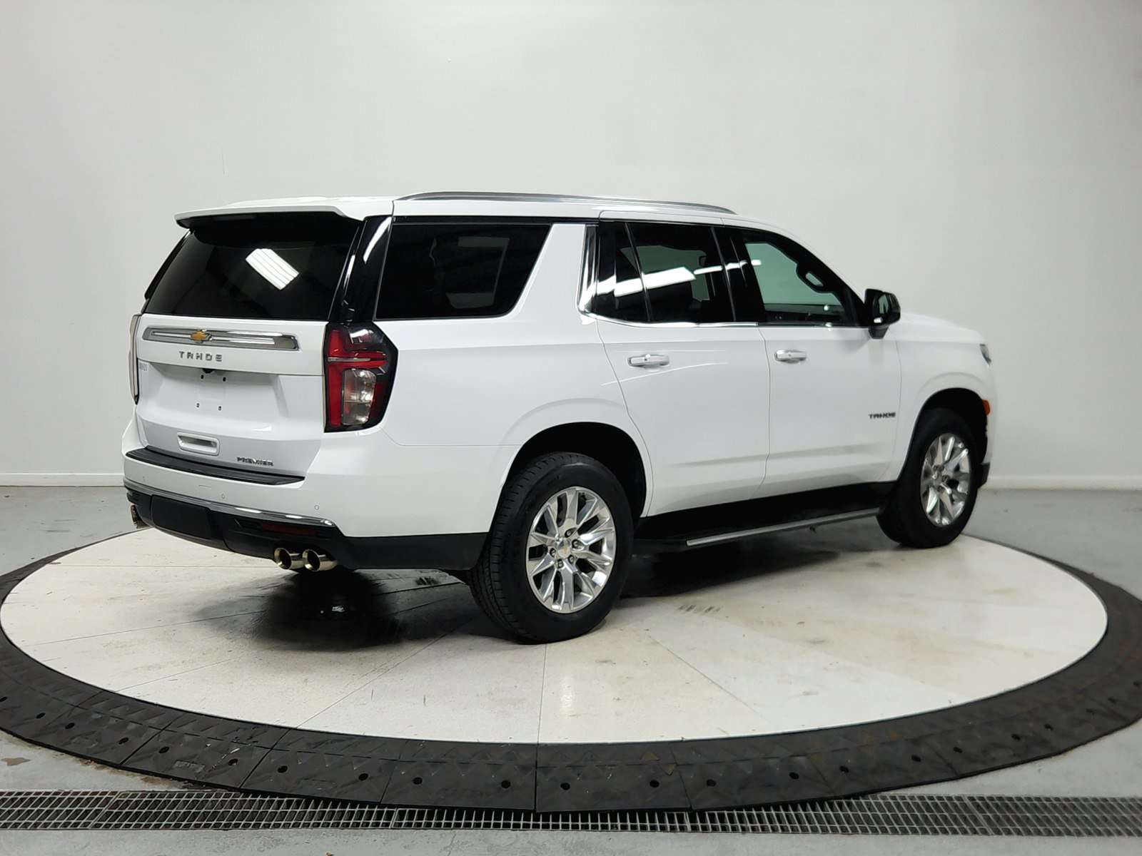 Used 2024 Chevrolet Tahoe Premier RWD image 8
