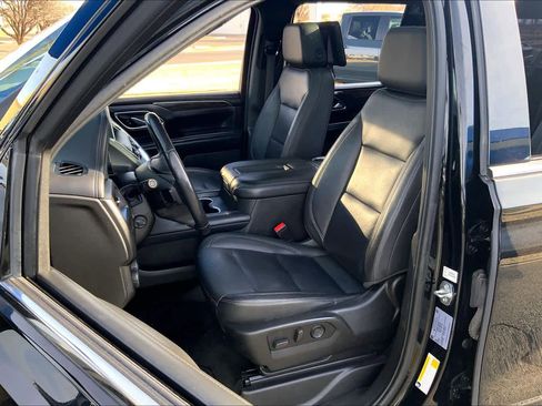 Used 2021 Chevrolet Suburban LT w/ LT Signature Package image 7