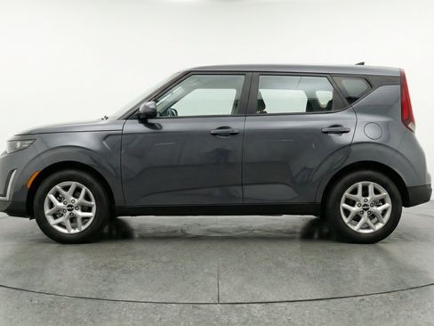 Used 2025 Kia Soul LX w/ LX Technology Package FWD image 5
