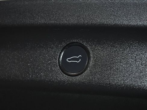 Used 2022 Tesla Model Y Long Range image 60