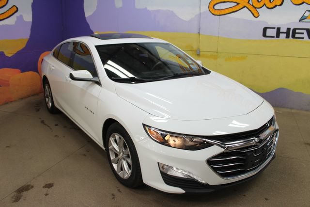 Used 2019 Chevrolet Malibu LT w/ LT True North Edition FWD image 2