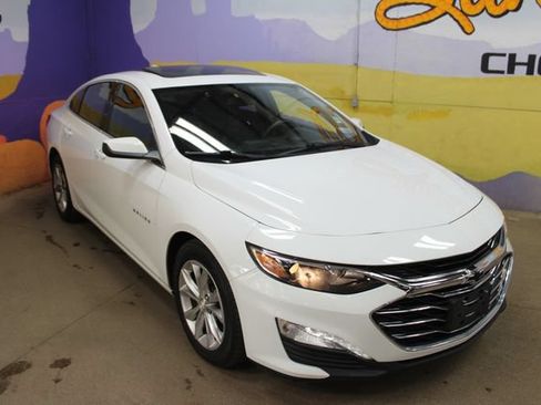 Used 2019 Chevrolet Malibu LT w/ LT True North Edition FWD image 2