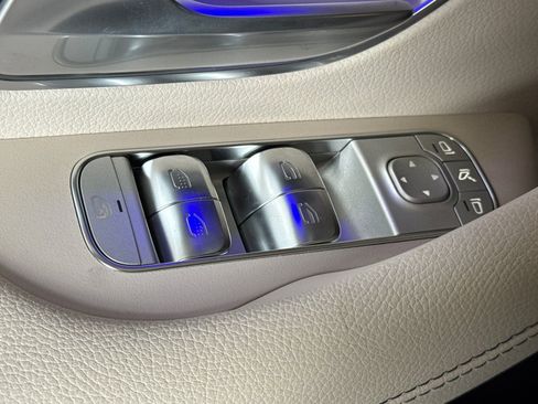 New 2025 Mercedes-Benz GLS 580 4MATIC image 12