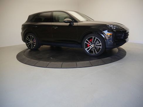 Certified 2024 Porsche Cayenne S AWD/4WD image 9