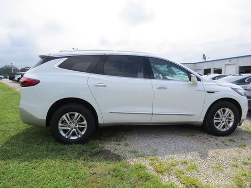 Used 2021 Buick Enclave Essence image 17