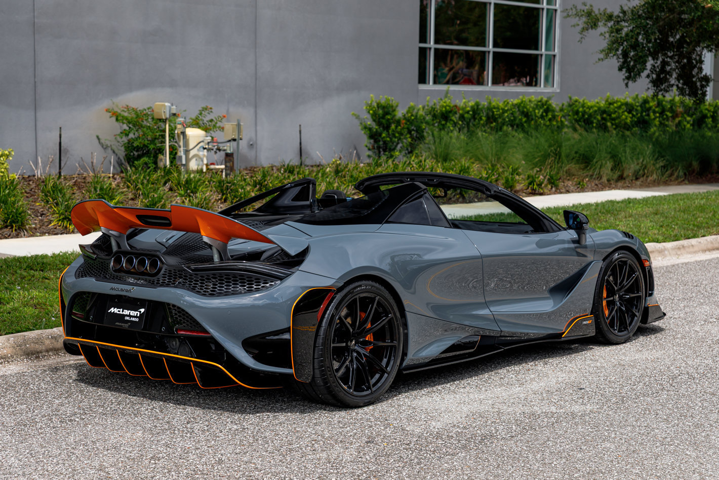 Used 2022 McLaren 765LT RWD image 12