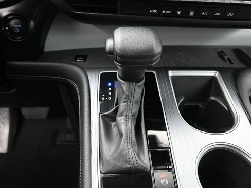 Certified 2025 Toyota Sienna LE w/ LE Plus Package image 25