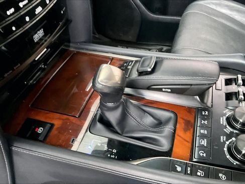 Used 2020 Lexus LX 570 4WD w/ 3rd Row & Luxury Pkg image 15