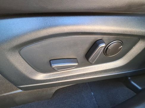 Used 2022 Ford Explorer XLT w/ Equipment Group 202A image 14