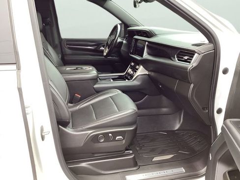 Used 2021 GMC Yukon XL Denali w/ Denali Premium Package AWD/4WD image 31