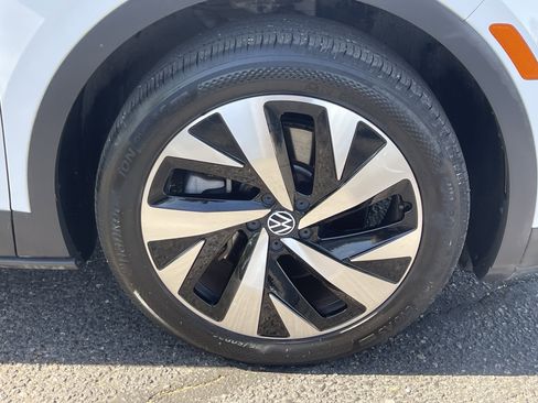 Used 2021 Volkswagen ID.4 Pro S w/ Gradient Package AWD/4WD image 9
