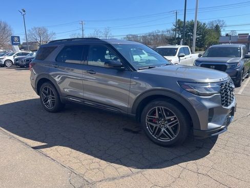 Used 2025 Ford Explorer ST-Line w/ ST-Line Street Pack AWD/4WD image 20
