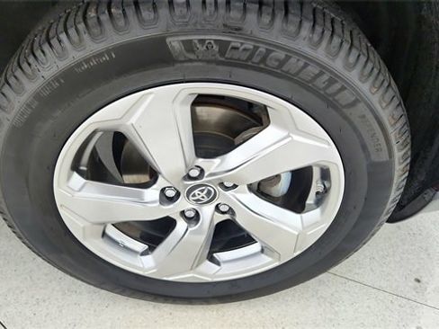 Used 2019 Toyota RAV4 Limited image 57